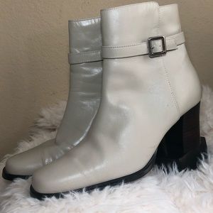Karen Scott cream leather ankle boots